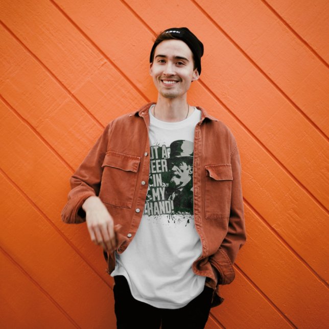 Camiseta "Coloque uma cerveja na minha mão", Rua do Patrick (Criador carregado)