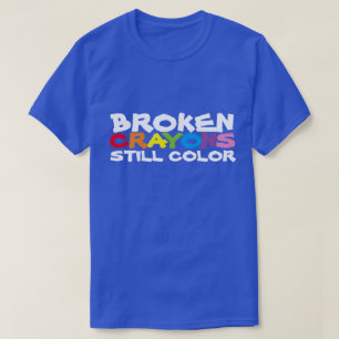 Camiseta colorida ainda quebrada