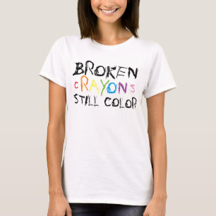 Camiseta colorida ainda quebrada