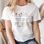 Camiseta Colorida de Flor Selvagem de Prado Bride<br><div class="desc">Prepare-se para celebrar a noiva a ser com esta incrível t-shirt colorida do esquadrão de flores selvagens! Apresentando um lindo design de campo de flores silvestres e uma fonte de script divertida, esta t-shirt é a adição perfeita à sua festa de chás de panela. O texto personalizável permite que você...</div>