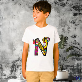 Camiseta Colorido e Divertido Monograma N Tribal e Estilo D
