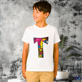 Camiseta Colorido e Divertido Monograma T Tribal e Doodle