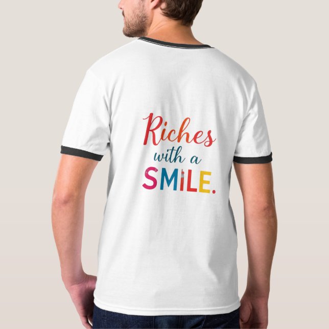 Camiseta Com a nossa maneira, Ricardo com sorriso (Verso)