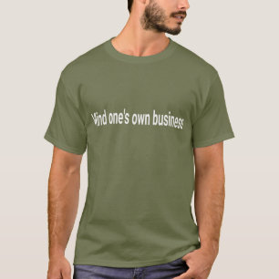 Camiseta com Citação Sarcástica "Cuide da Sua Próp