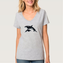 Camiseta com Decote em V Baleia Assassina