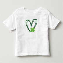 Camiseta com Desenho de Coração do Dia de São Patr