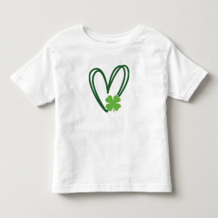 Camiseta com Desenho de Coração do Dia de São Patr