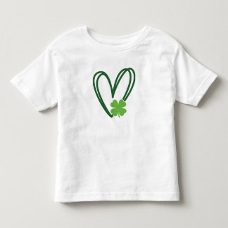 Camiseta com Desenho de Coração do Dia de São Patr