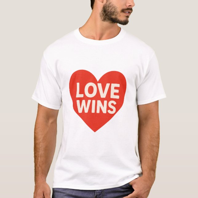 Camiseta com Desenho de Coração Love Wins (Frente)