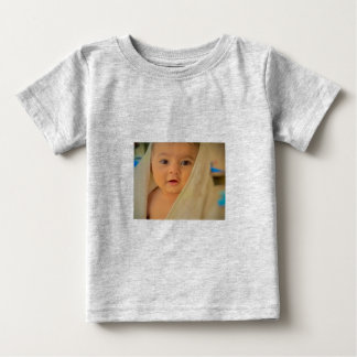 Camiseta com Design de Arte de Rosto Minimalista A