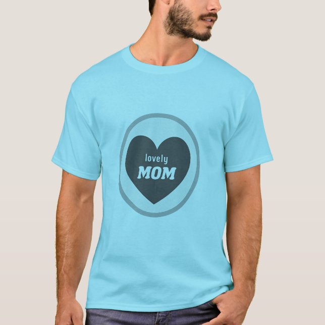 Camiseta com design de emblema de coração de mãe a (Frente)