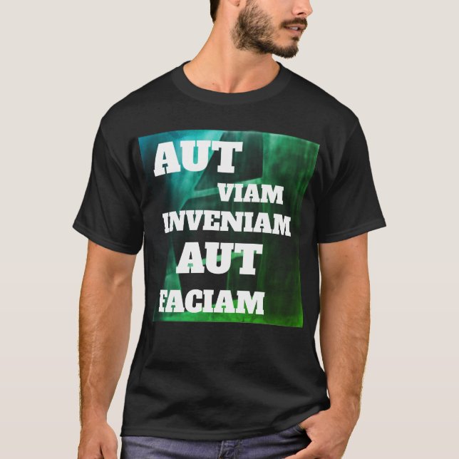 Camiseta com Dito Latino Clássico - Fale com Estil (Frente)