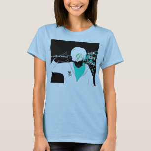 Camiseta Com em uma bala, para fora com corações