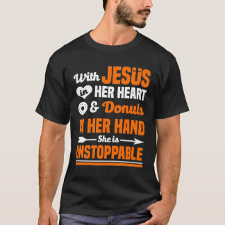 Camiseta Com Jesus Em Seu Coração E Rosquinhas Em Sua Mão