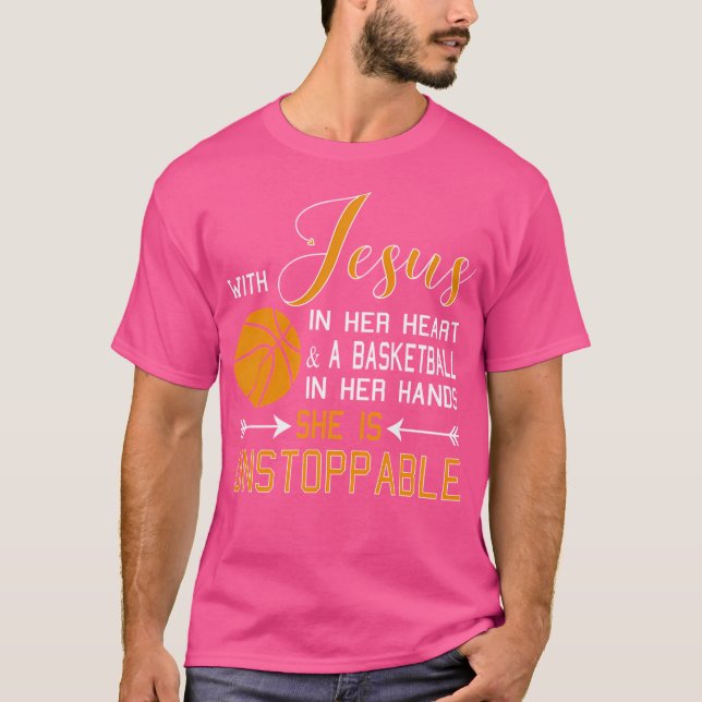 Camiseta Com Jesus Em Seu Coração Um Basquete Em Suas Mãos (Frente)