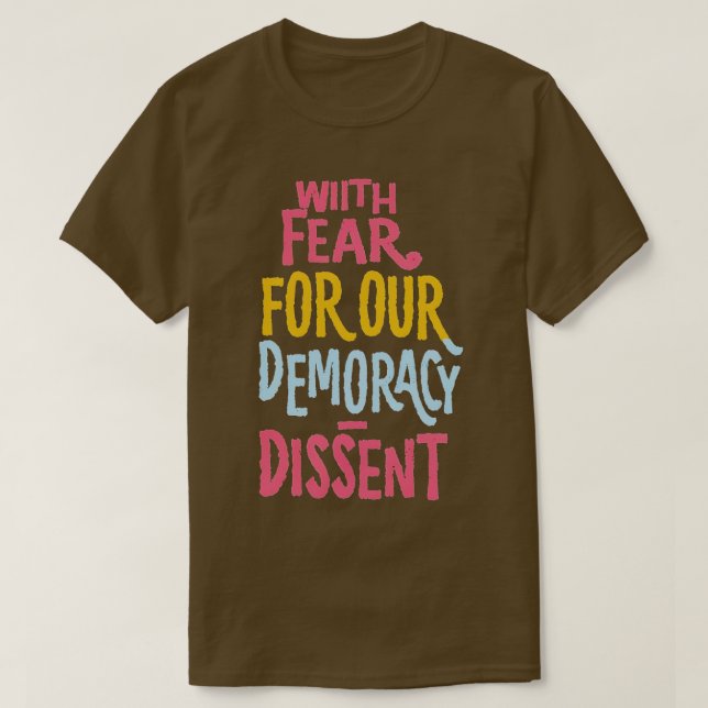 Camiseta Com Medo Da Nossa Democracia, Discordo De Imuni En (Frente do Design)