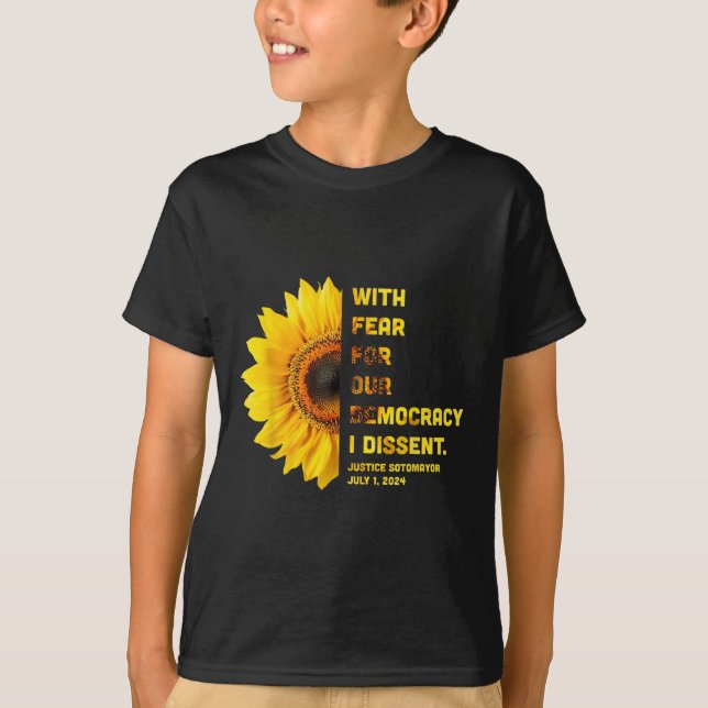 Camiseta Com Medo Pela Nossa Democracia, Eu Discordo As Mul (Frente)