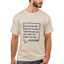 Camiseta com poema de pensamento 'Você não é eu'