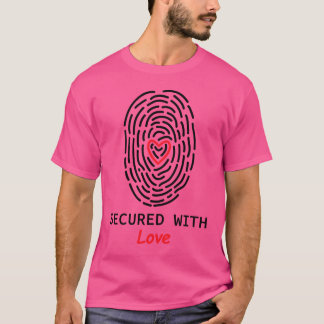 Camiseta COM SEGURANÇA Com Amor Presente encantador retrô