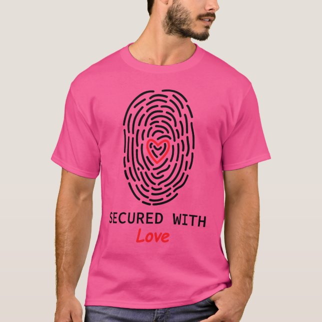 Camiseta COM SEGURANÇA Com Amor Presente encantador retrô (Frente)