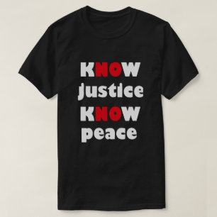 Camiseta com slogan CONHEÇA JUSTIÇA CONHEÇA PAZ