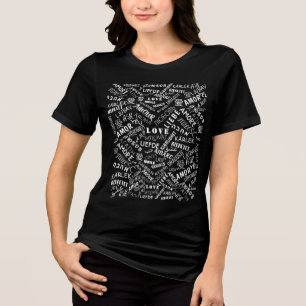 Camiseta com texto LOVE