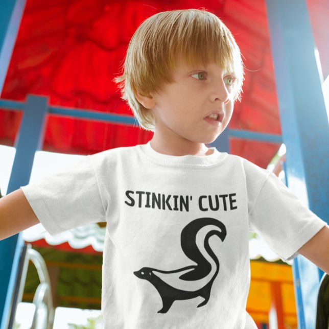 CAMISETA COM TROCADILHO DE BEBÊ FOFO FEDORENTO DE  (Criador carregado)