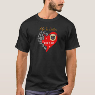 Camiseta Com um cão Pug