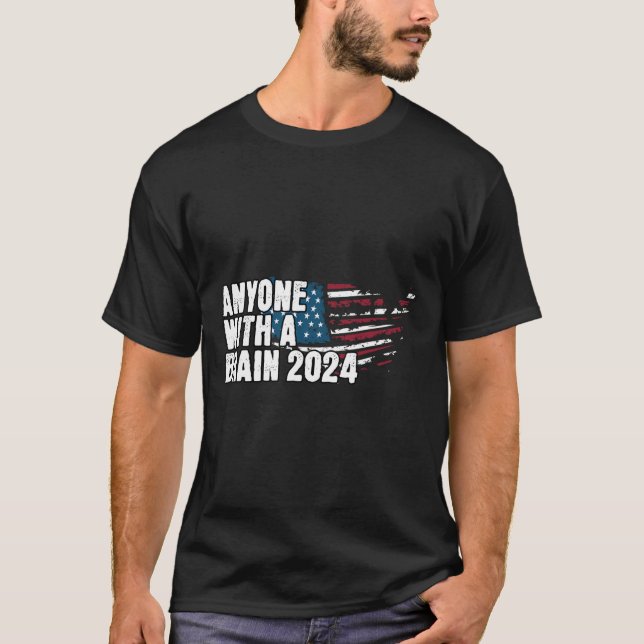 Camiseta Com Um Cérebro 2024, Tee Humor Eleitoral (Frente)