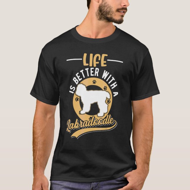Camiseta Com Um Labradoodle (Frente)