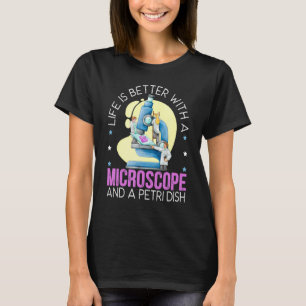 Camiseta Com Um Microscópio E Uma Ciência De Petri