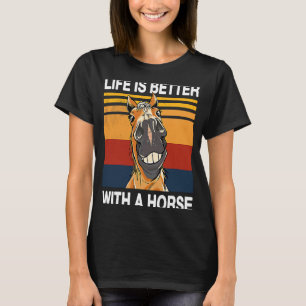 Camiseta com uma cavalgada de estábulo de cavalo