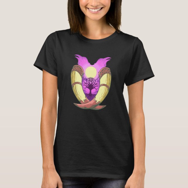 Camiseta Com Yggdrasil E Cavalos Bebendos - Hugin E Muni (Frente)