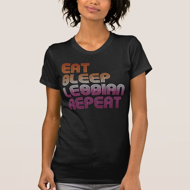 CAMISETA COMA DORMIR LÉSBICA REPITA DESIGN RETRÔ (Frente)