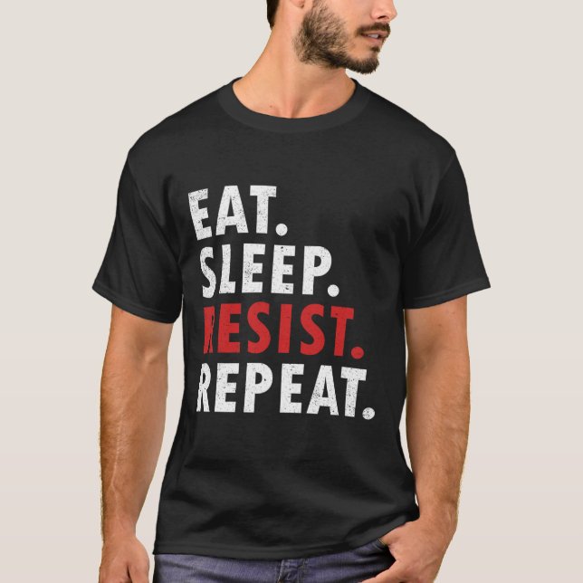 Camiseta Coma O Sono Resiste Repita A Luta Contra A Resistê (Frente)
