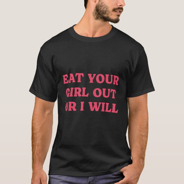 Camiseta Coma Sua Garota Ou Eu Vou LGBTQ Engraçado Lésbica  (Frente)