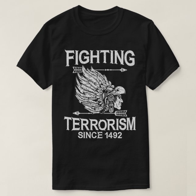 Camiseta Combate Ao Terrorismo Desde 1492 Indi Americano Na (Frente do Design)