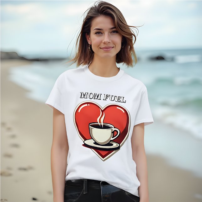 Camiseta Combustível Mãe - Estilo Retroativo Coração e Café (Mom Fuel Retro Coff Cup and Red Heart T-Shirt to celebrate motherhood.)
