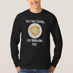 Camiseta Comendo espaguete dizendo pratos italianos massa
