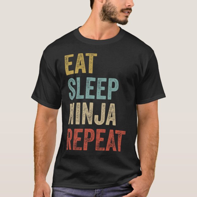 Camiseta Comer Dormir Ninja Repetir Roupa de Karatê Engraça (Frente)