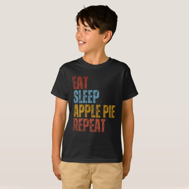CAMISETA COMER DORMIR TORTA DE MAÇÃ REPETIR (Frente Completa)