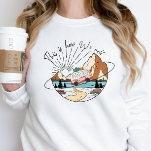 Camiseta Como Rolamos Camp Life Happy Camper Sweatshirt