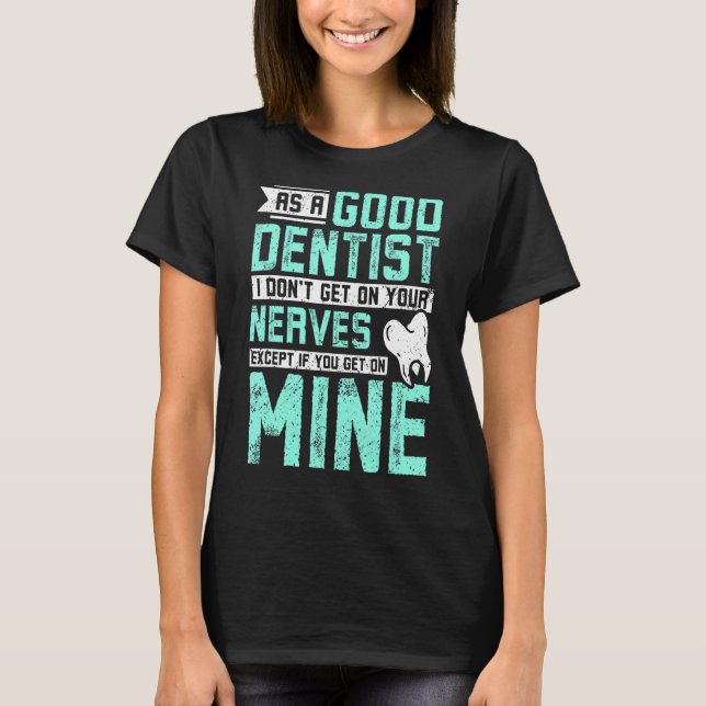 Camiseta Como um bom dentista não te dou nos nervos (Frente)
