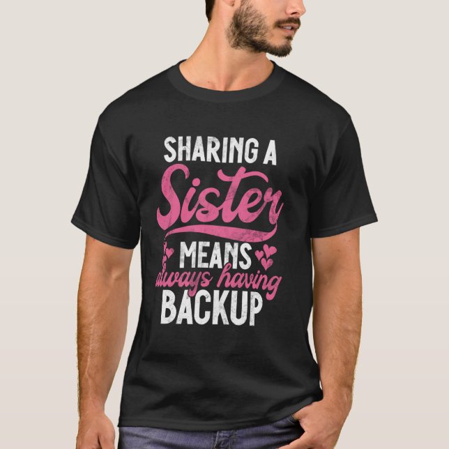 Camiseta Compartilhar uma Irmã Significa Sempre Ter uma Irm (Frente)