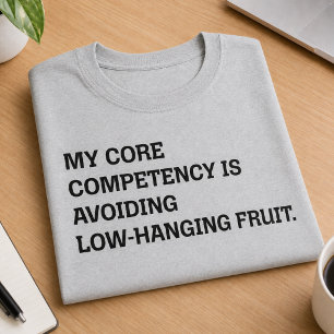 Camiseta Competência Essencial Evitando Humor Fácil