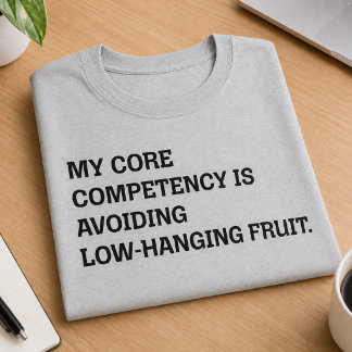 Camiseta Competência Essencial Evitando Humor Fácil