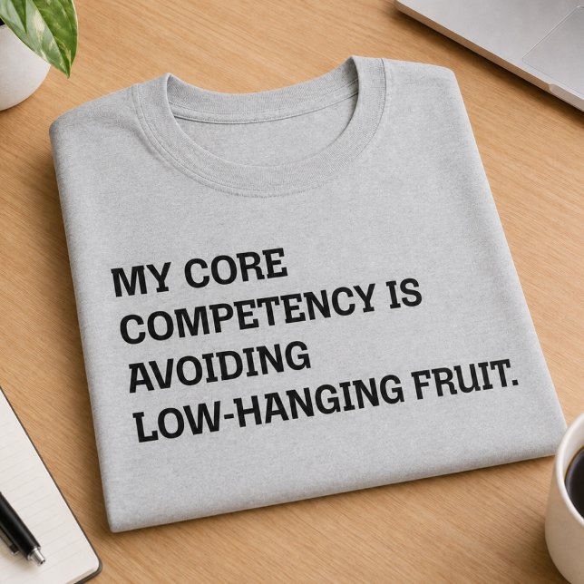 Camiseta Competência Essencial Evitando Humor Fácil (Criador carregado)