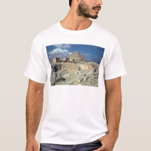 Camiseta Complexo de Djoser que inclui a pirâmide da etapa