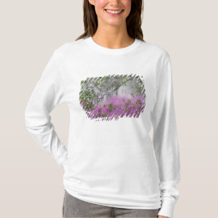 Camiseta Composição Digital de Azaléias e árvore de magnóli