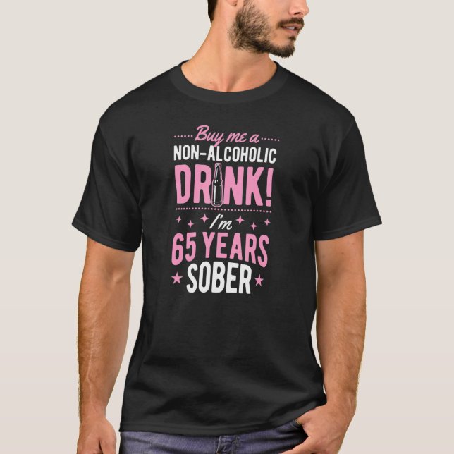 Camiseta Comprar-me uma bebida não alcoólica. Tenho 65 anos (Frente)